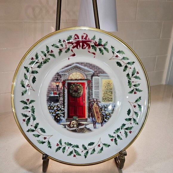 Lenox 2013 Annual Holiday Decorative Plate - "Bringing Home The Tree", 10 3/4", Limited Edition